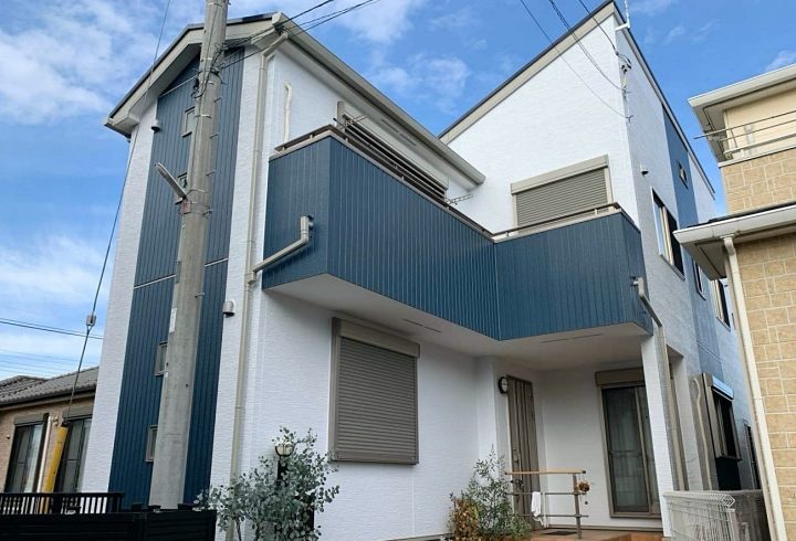 座間市台風被害による補修を機に、外観の色を青の同系色で統一したおしゃれな塗り替え　