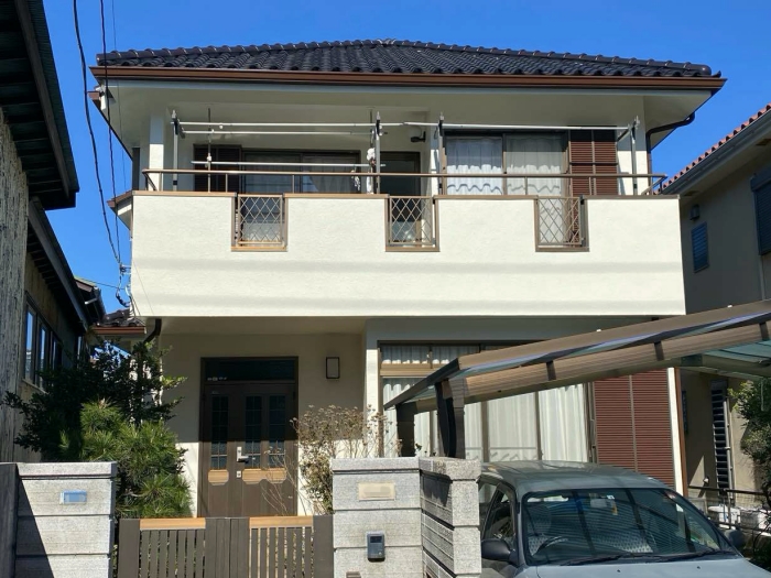 茅ケ崎市10年経過し塗装時期のタイミングでモルタル外壁を白に塗り替え