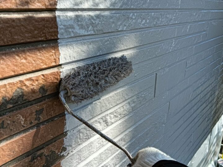 外壁 中塗り(グレイドルフィン)