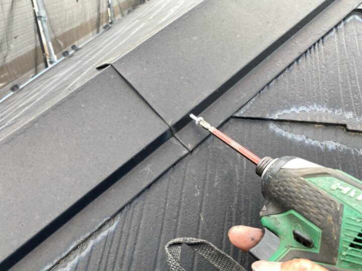 屋根 板金ビス交換
