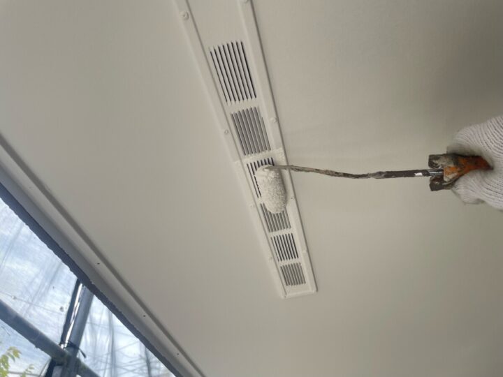 通気口 上塗り
