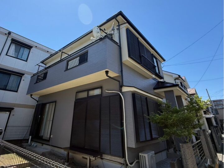 座間市｜N様邸｜外壁塗装（ライトクリーム・ミネラルブルー）｜屋根塗装（キャビアブラウン）