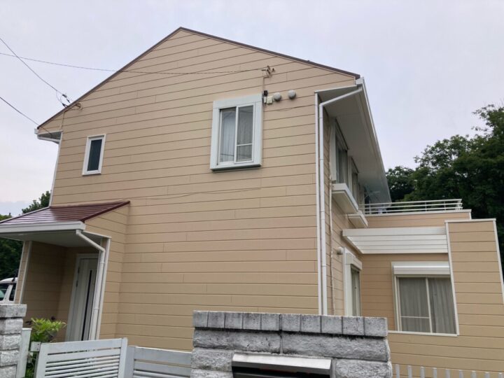 大和市｜S様邸｜外壁塗装（ミッドビスケット）｜屋根塗装（バーガンディ）