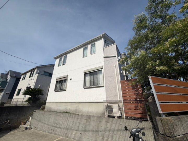 厚木市｜S様邸｜外壁塗装（クールホワイト・グレイドルフィン）｜屋根塗装（カーボングレー）