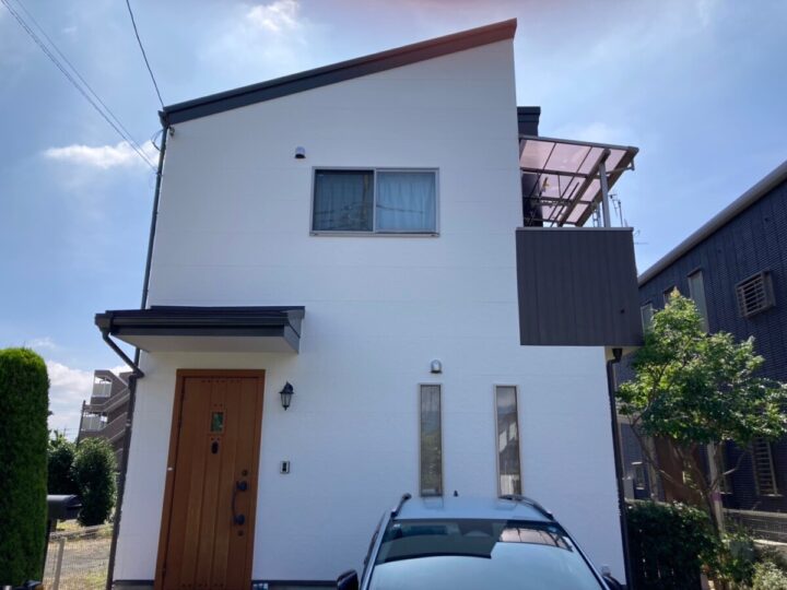 厚木市｜A様邸｜外壁塗装（クールホワイト・アイアンバーグ）｜屋根カバー（ディプロマット）
